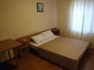 Отели типа «постель и завтрак» Дом 18 Донецк Стандартный двухместный номер с 1 кроватью или 2 отдельными кроватями-6
