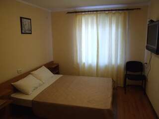 Отели типа «постель и завтрак» Дом 18 Донецк Стандартный двухместный номер с 1 кроватью или 2 отдельными кроватями-9
