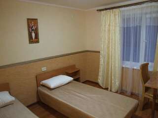 Отели типа «постель и завтрак» Дом 18 Донецк Стандартный двухместный номер с 1 кроватью или 2 отдельными кроватями-10