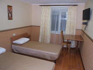 Отели типа «постель и завтрак» Дом 18 Донецк Стандартный двухместный номер с 1 кроватью или 2 отдельными кроватями-11
