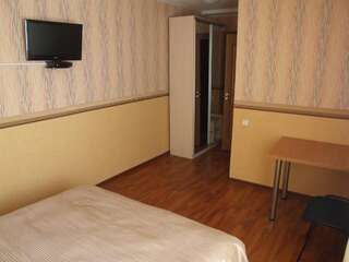 Отели типа «постель и завтрак» Дом 18 Донецк Стандартный двухместный номер с 1 кроватью или 2 отдельными кроватями-14
