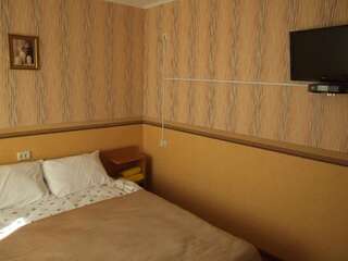 Отели типа «постель и завтрак» Дом 18 Донецк Стандартный двухместный номер с 1 кроватью или 2 отдельными кроватями-27