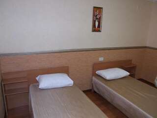 Отели типа «постель и завтрак» Дом 18 Донецк Стандартный двухместный номер с 1 кроватью или 2 отдельными кроватями-4